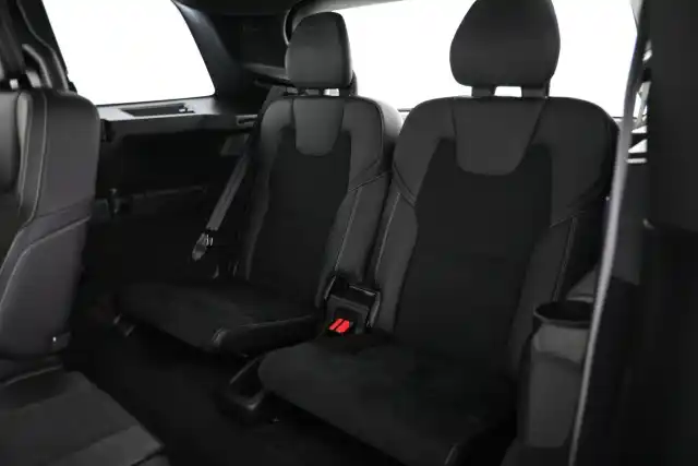 Musta Maastoauto, Volvo XC90 – VAR-27649
