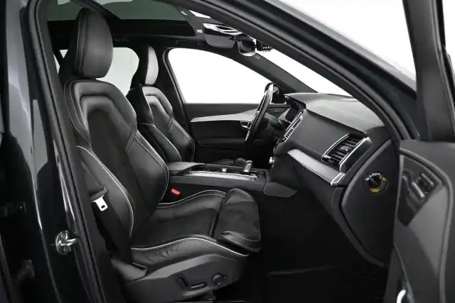 Musta Maastoauto, Volvo XC90 – VAR-27649