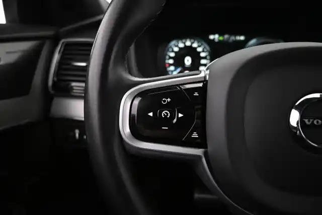 Musta Maastoauto, Volvo XC90 – VAR-27649