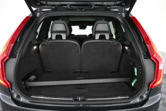 Musta Maastoauto, Volvo XC90 – VAR-27649