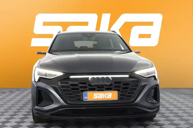 Musta Maastoauto, Audi Q8 e-tron – VAR-27685