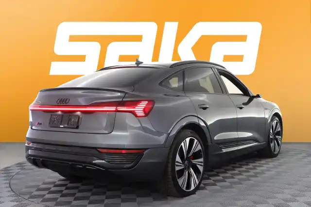 Musta Maastoauto, Audi Q8 e-tron – VAR-27685