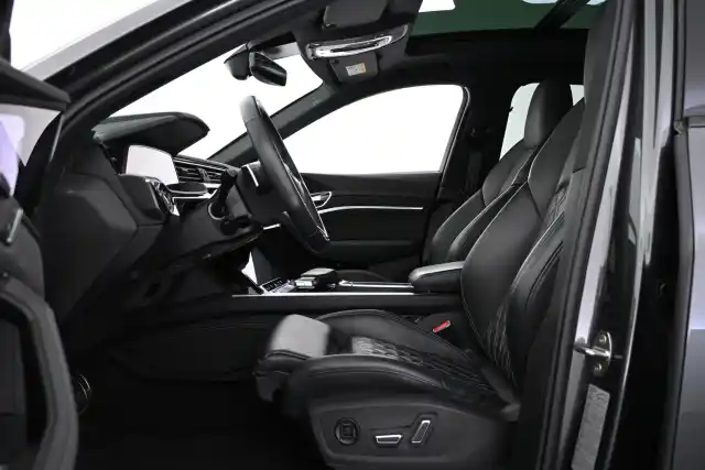 Musta Maastoauto, Audi Q8 e-tron – VAR-27685