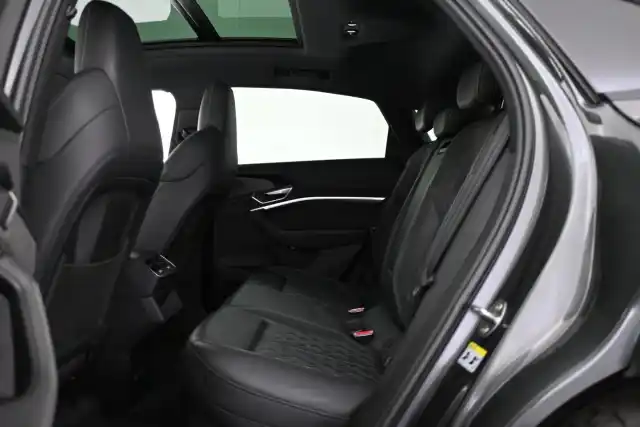 Musta Maastoauto, Audi Q8 e-tron – VAR-27685