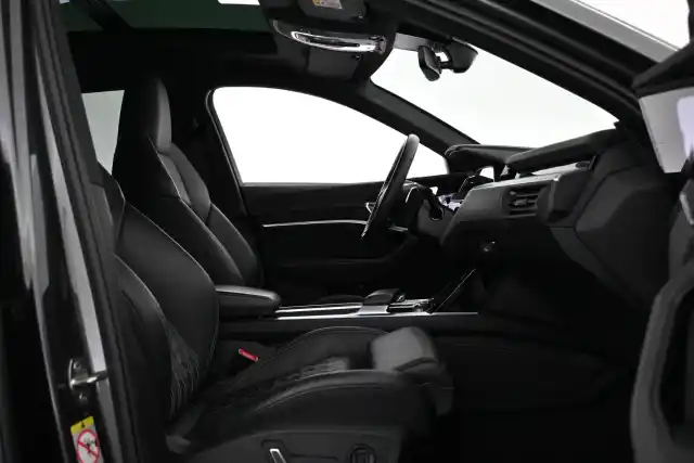 Musta Maastoauto, Audi Q8 e-tron – VAR-27685