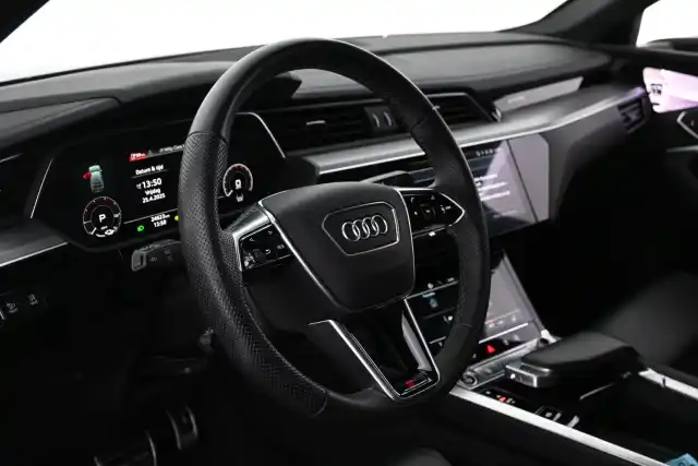 Musta Maastoauto, Audi Q8 e-tron – VAR-27685