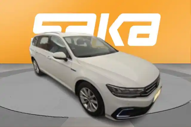 Valkoinen Farmari, Volkswagen Passat – VAR-27762