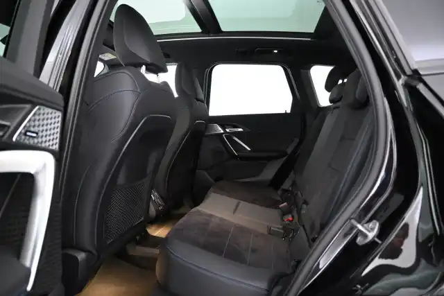 Musta Maastoauto, BMW iX1 – VAR-27837