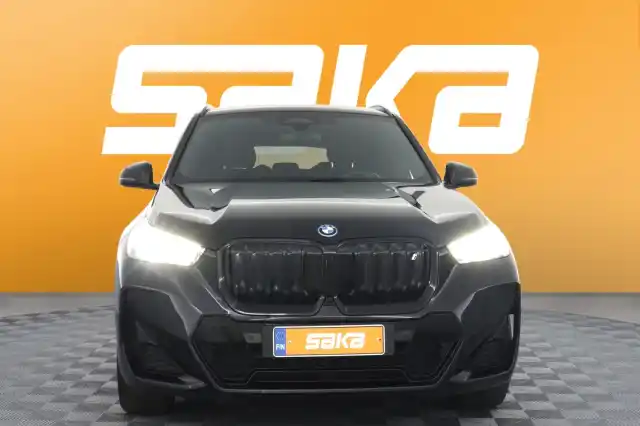 Musta Maastoauto, BMW iX1 – VAR-27837