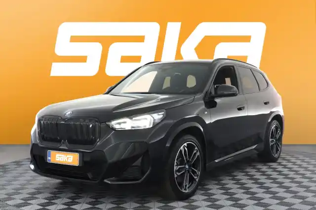 Musta Maastoauto, BMW iX1 – VAR-27837