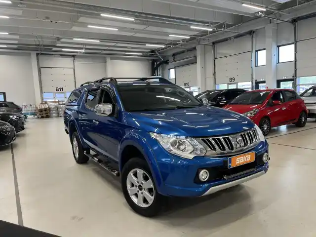 Sininen Pakettiauto, Mitsubishi L200 – VAR-28138