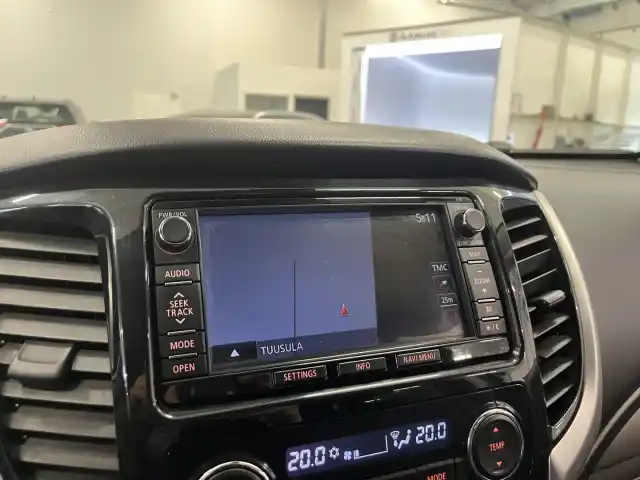 Sininen Pakettiauto, Mitsubishi L200 – VAR-28138