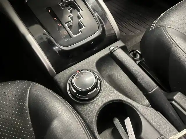Sininen Pakettiauto, Mitsubishi L200 – VAR-28138