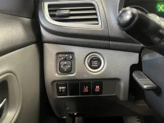 Sininen Pakettiauto, Mitsubishi L200 – VAR-28138