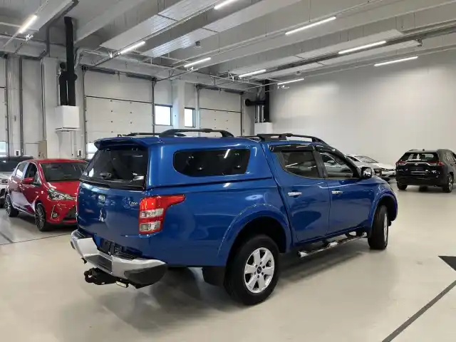 Sininen Pakettiauto, Mitsubishi L200 – VAR-28138