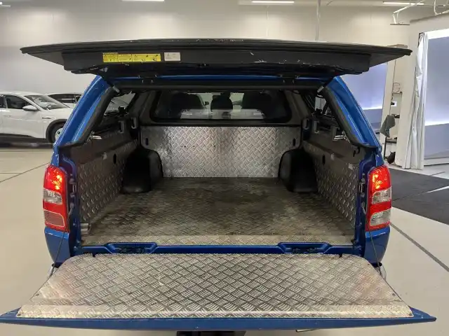 Sininen Pakettiauto, Mitsubishi L200 – VAR-28138