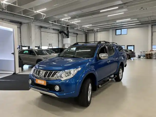 Sininen Pakettiauto, Mitsubishi L200 – VAR-28138