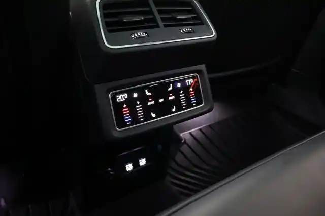 Harmaa Coupe, Audi e-tron – VAR-28155