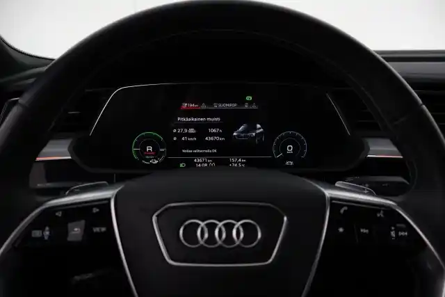 Harmaa Coupe, Audi e-tron – VAR-28155