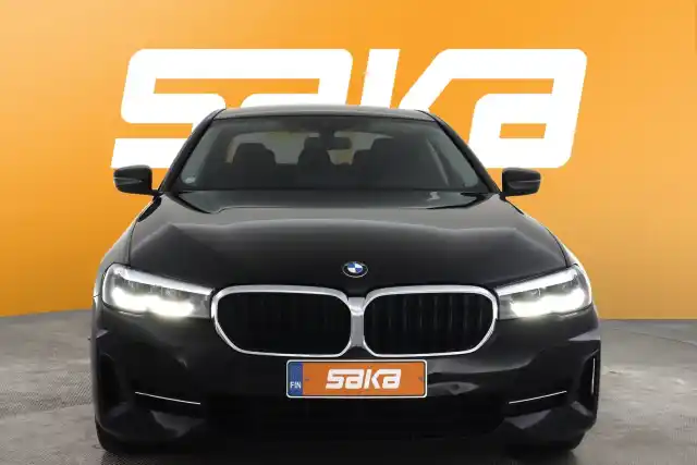Musta Sedan, BMW 530 – VAR-28161