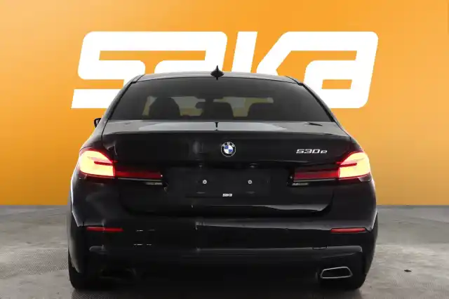Musta Sedan, BMW 530 – VAR-28161