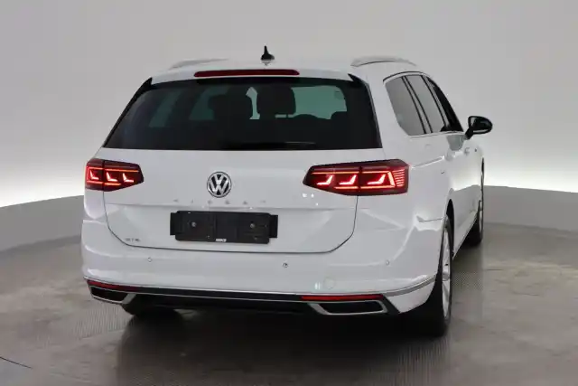 Valkoinen Farmari, Volkswagen Passat – VAR-28290