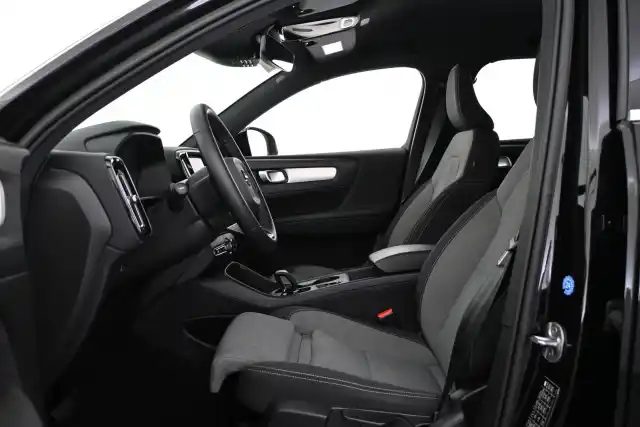 Vihreä Maastoauto, Volvo XC40 – VAR-28304