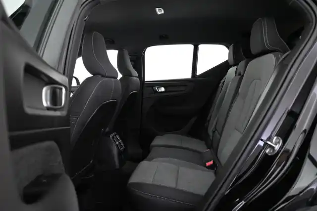 Vihreä Maastoauto, Volvo XC40 – VAR-28304