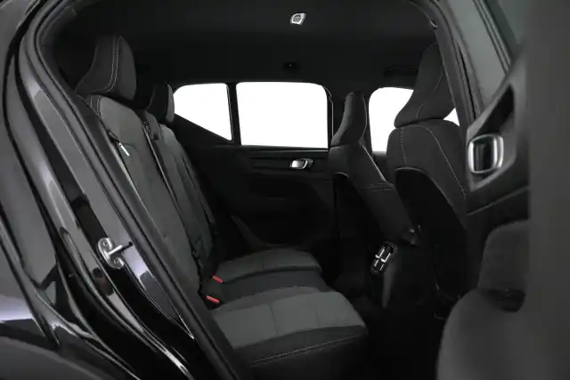Vihreä Maastoauto, Volvo XC40 – VAR-28304