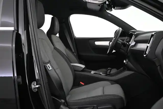 Vihreä Maastoauto, Volvo XC40 – VAR-28304