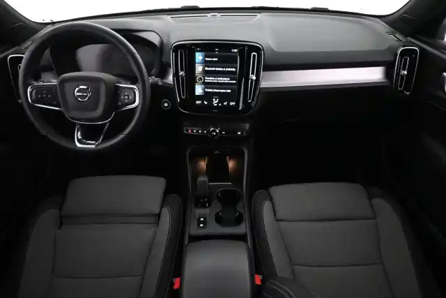 Vihreä Maastoauto, Volvo XC40 – VAR-28304