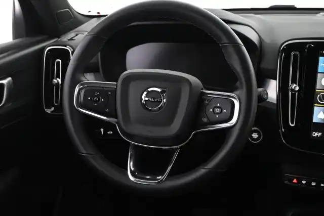 Vihreä Maastoauto, Volvo XC40 – VAR-28304