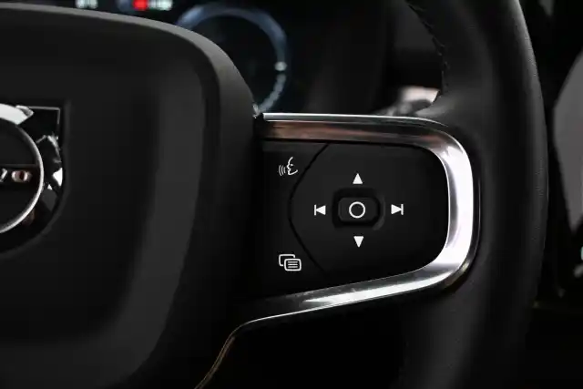 Vihreä Maastoauto, Volvo XC40 – VAR-28304