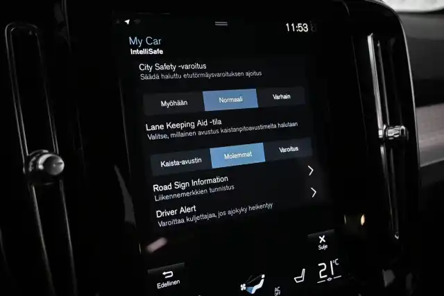 Vihreä Maastoauto, Volvo XC40 – VAR-28304