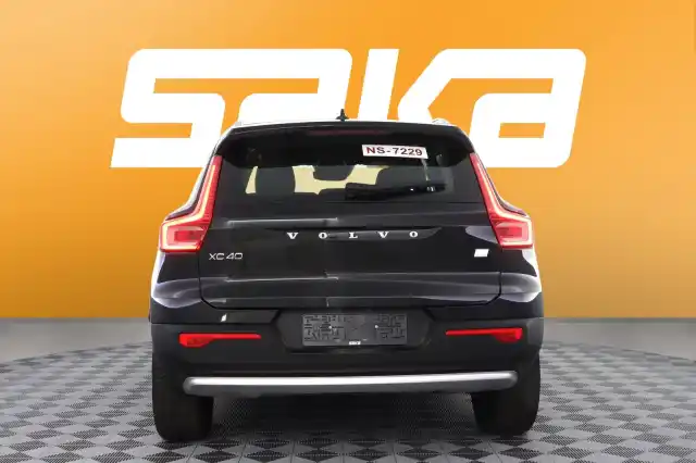 Vihreä Maastoauto, Volvo XC40 – VAR-28304