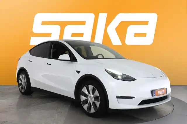 Valkoinen Maastoauto, Tesla Model Y – VAR-28307