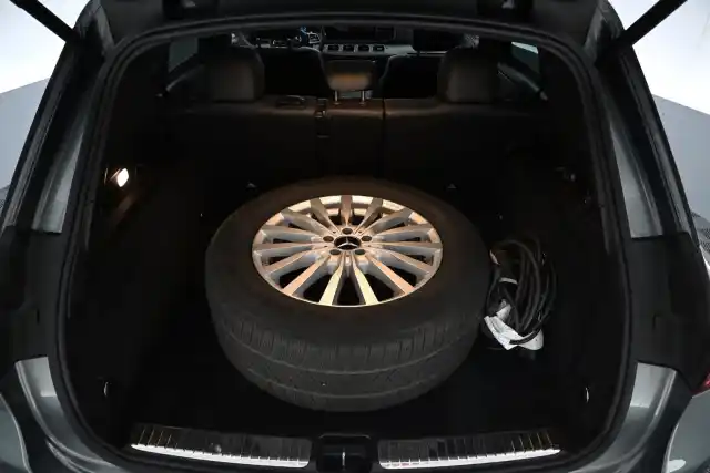 Harmaa Maastoauto, Mercedes-Benz GLE – VAR-28328