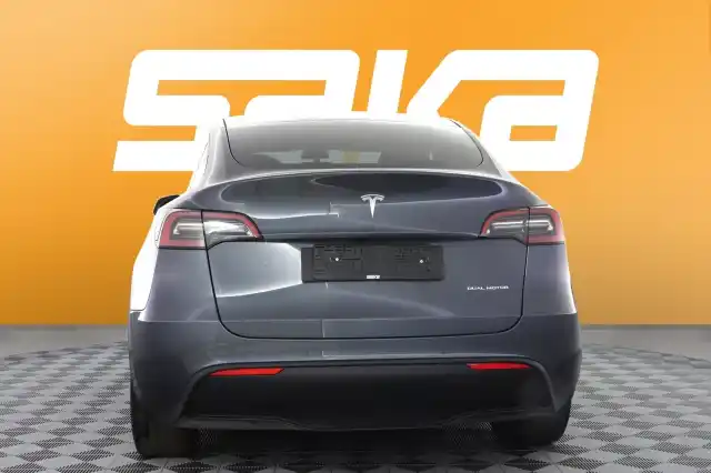 Harmaa Maastoauto, Tesla Model Y – VAR-28556