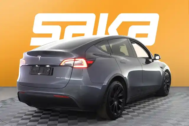 Harmaa Maastoauto, Tesla Model Y – VAR-28556
