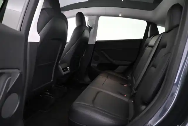 Harmaa Maastoauto, Tesla Model Y – VAR-28556