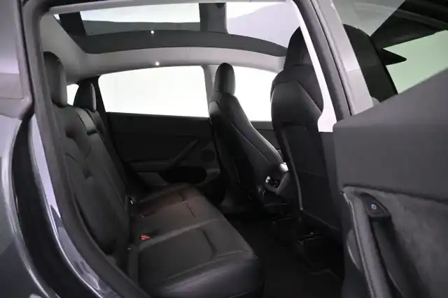 Harmaa Maastoauto, Tesla Model Y – VAR-28556