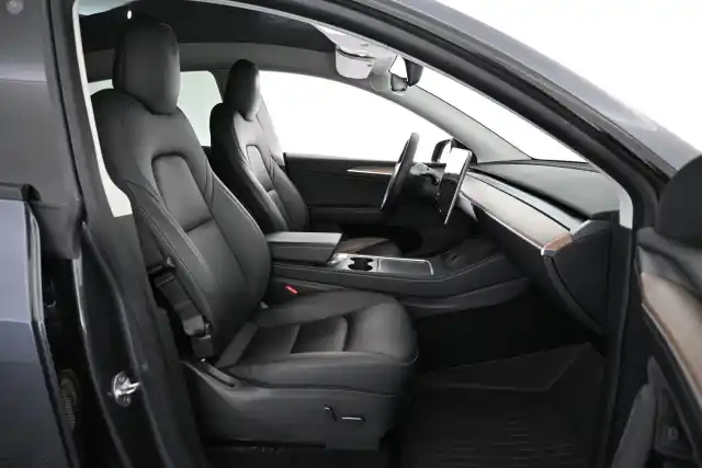 Harmaa Maastoauto, Tesla Model Y – VAR-28556