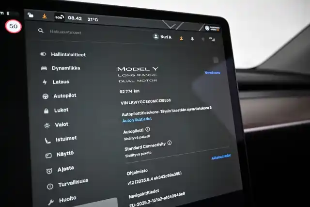 Harmaa Maastoauto, Tesla Model Y – VAR-28556