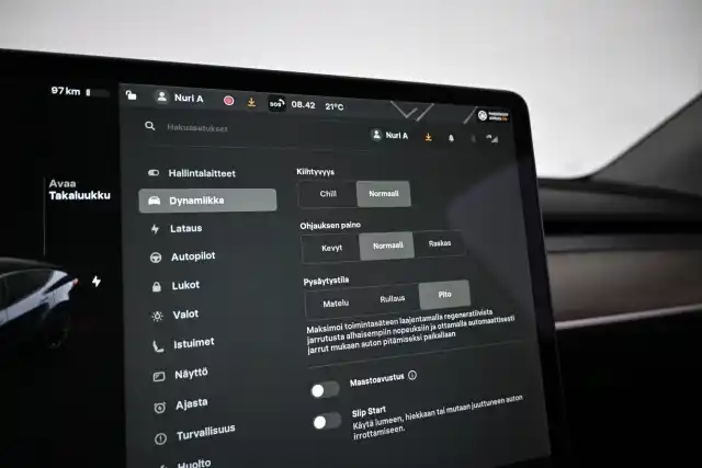 Harmaa Maastoauto, Tesla Model Y – VAR-28556