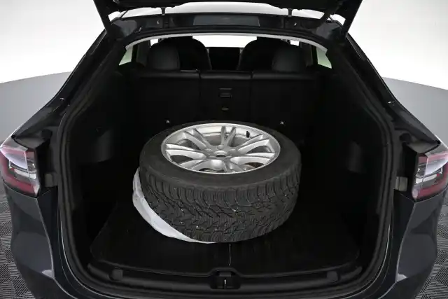 Harmaa Maastoauto, Tesla Model Y – VAR-28556