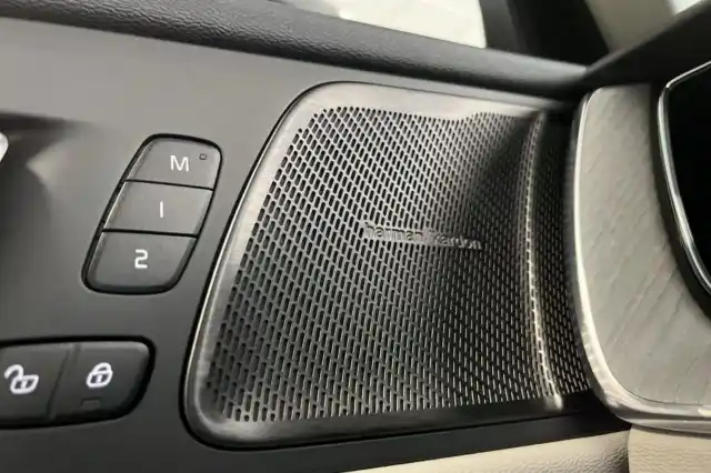 Harmaa Maastoauto, Volvo XC60 – VAR-28603