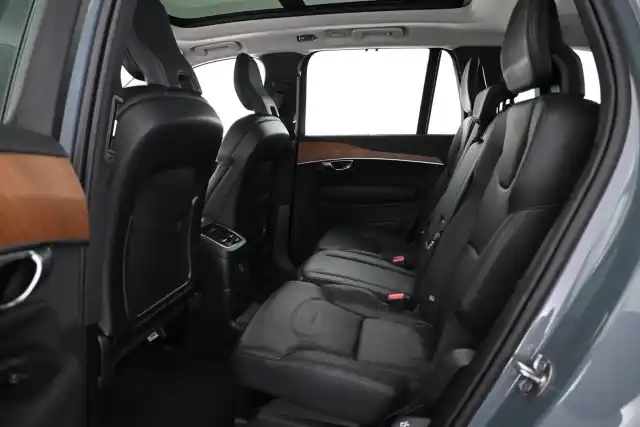 Harmaa Maastoauto, Volvo XC90 – VAR-28604