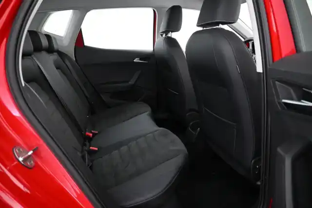 Punainen Maastoauto, Seat Arona – VAR-28977