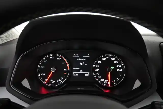 Punainen Maastoauto, Seat Arona – VAR-28977
