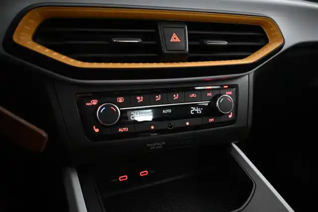 Punainen Maastoauto, Seat Arona – VAR-28977